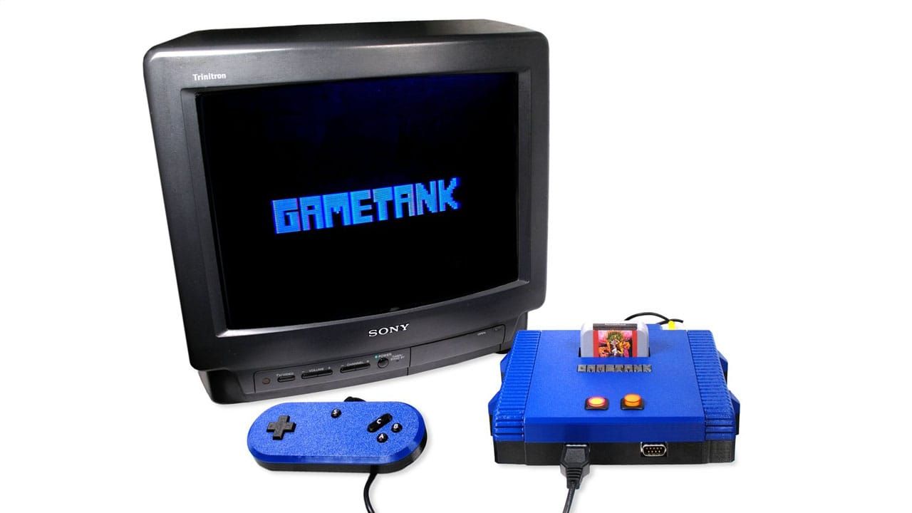GameTank主机插着卡带，接手柄，通过RCA接CRT电视显示开机画面